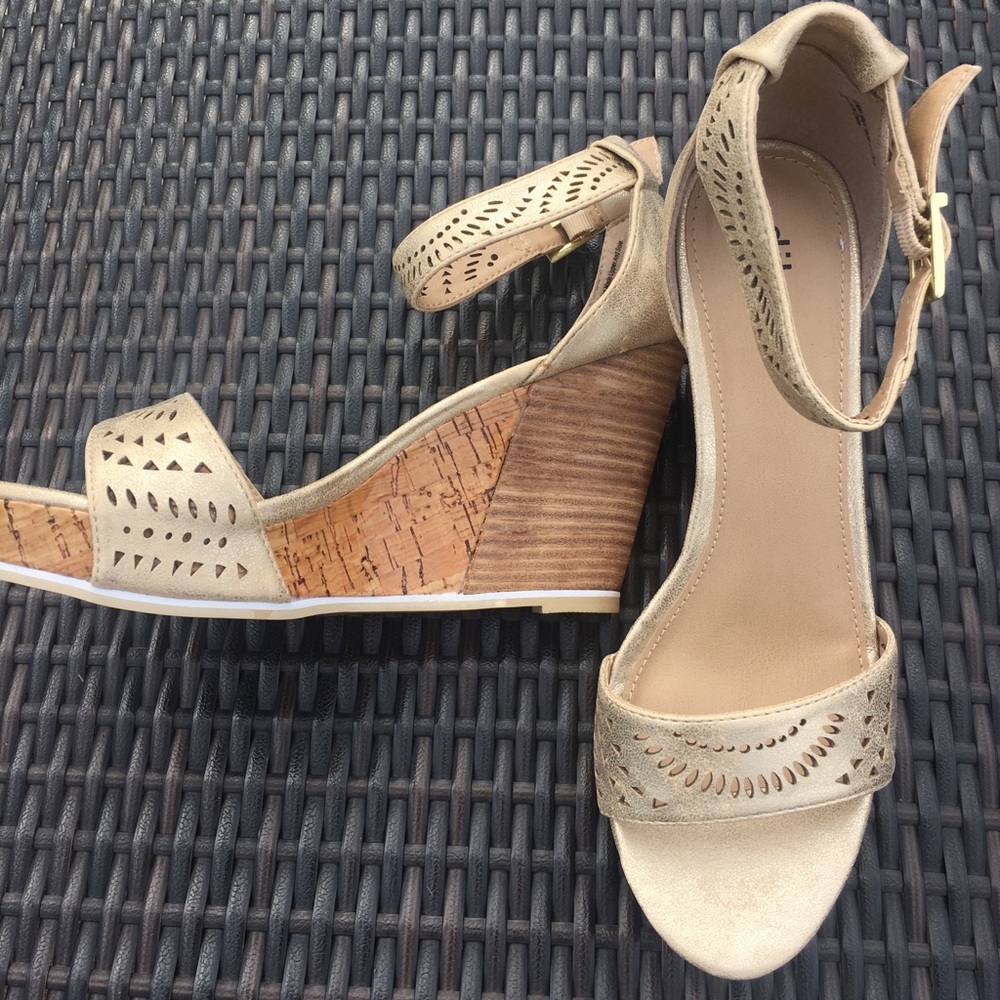 Diba Sadie Gold Metallic Wedge Sandal